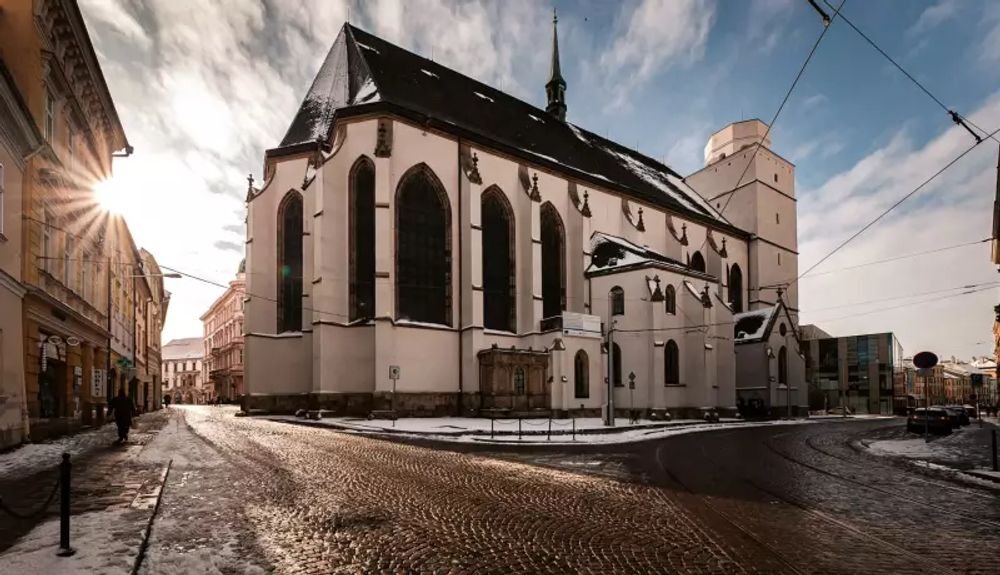 Náhledový obrázek - Největší gotická svatyně na Moravě, která pojme až 4000 lidí. Kostel sv. Mořice stojí na místě osídleném už tisíce let – od pravěku až po dnešní Olomouc.