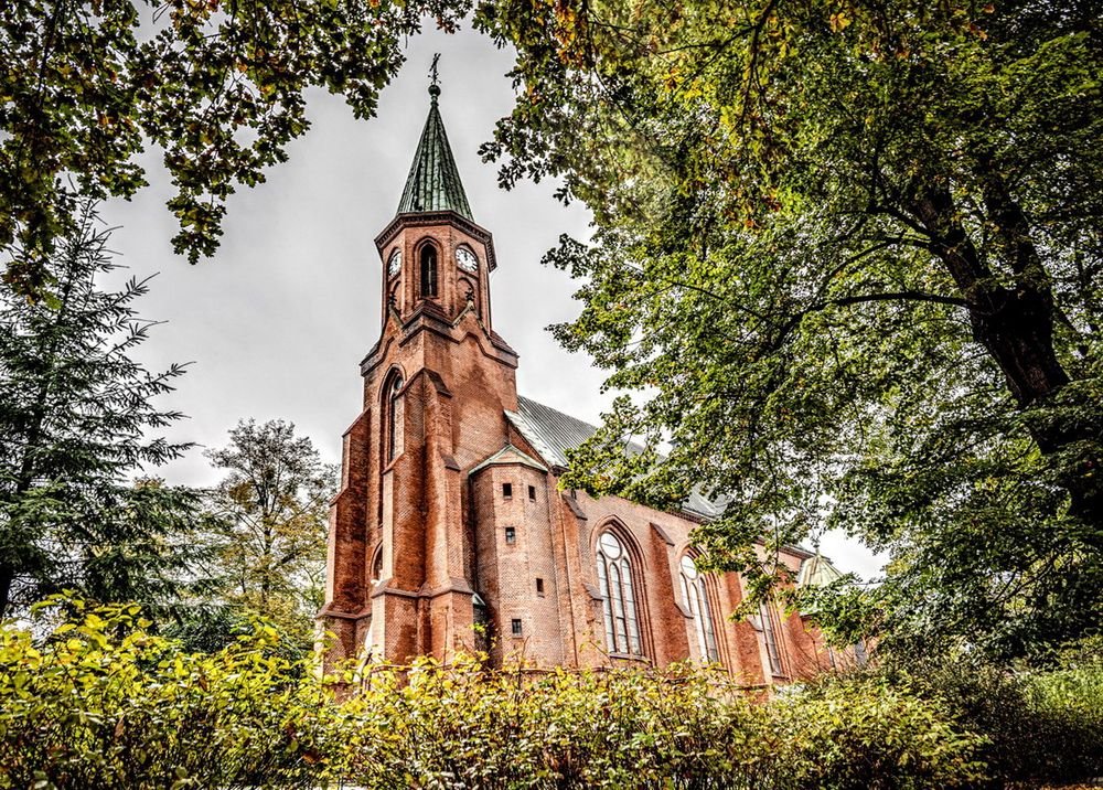 Náhledový obrázek - Kostel Božského srdce Páně patří k dominantám Bohumína a vznikl ve stylu zvaném backsteingotika. Co se za tímto pojmem skrývá?