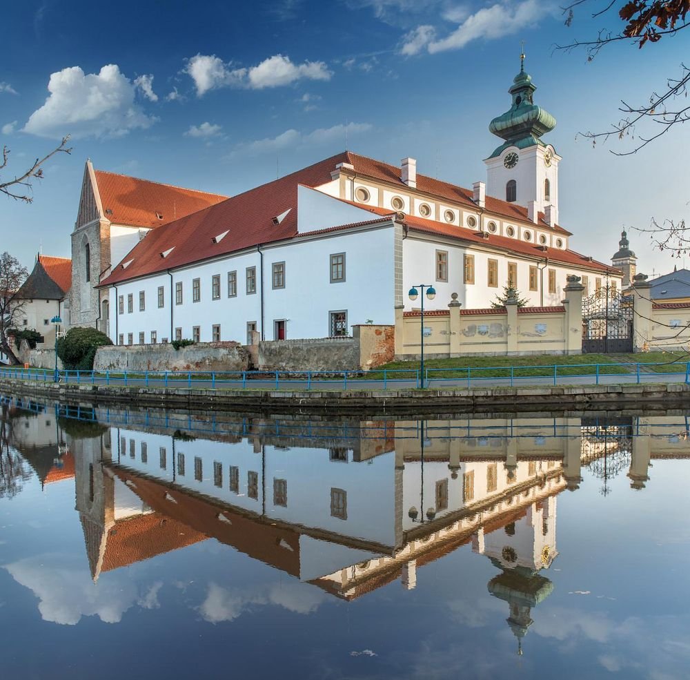 Náhledový obrázek - Dominikánský klášter nechal založit Přemysl Otakar II. a podle některých pramenů mohl stát ještě dřív než samotné město. Začátek Budějovic možná vypadal jinak, než si myslíte.
