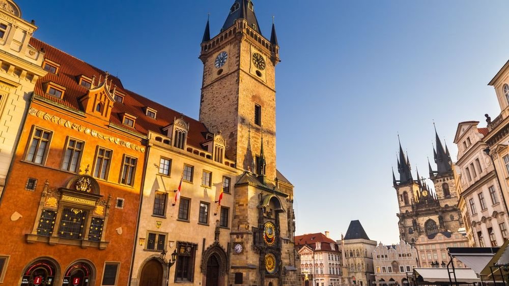 Náhledový obrázek - Pražský orloj z roku 1410 ukazuje nejen čas, ale i pohyb vesmíru. Kolik různých časů myslíte, že dokáže zobrazit najednou?